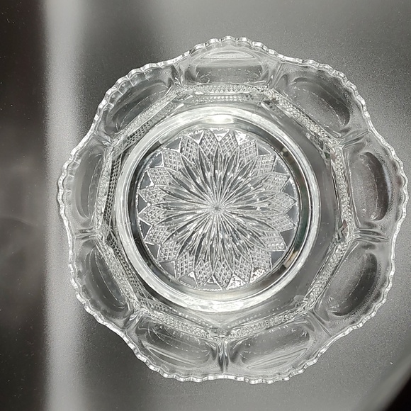 Antique US Glass In The GALLOWAY Pattern - Picture 5 of 5